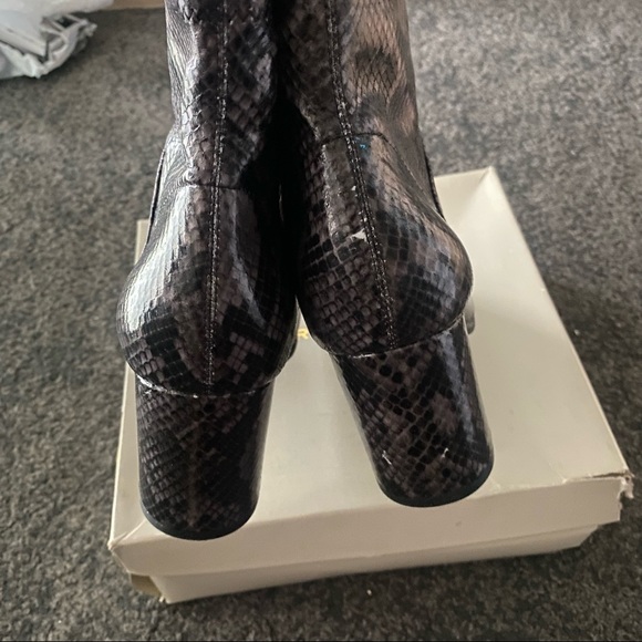 Marc Fisher snake print ankle Boots ( new with tiny flaw ) - Picture 4 of 6